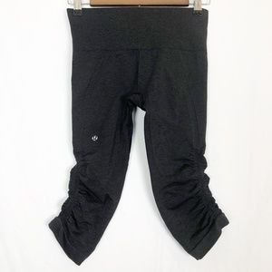 Lululemon Ebb & Flow II Size 4 Crop in Deep Coal